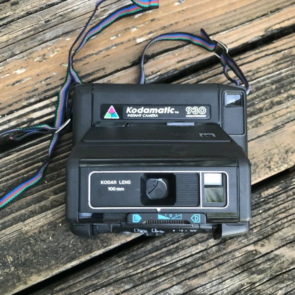 Kodak Kodamatic 930 Instant Film Camera Eastman Rainbow Strap Vintage 80s